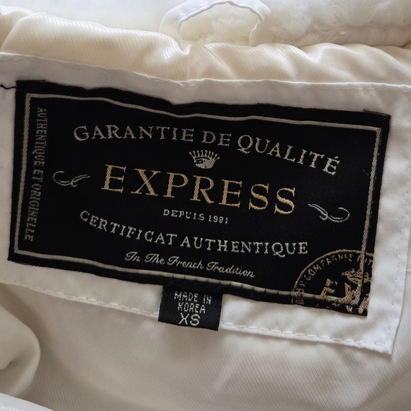 Womens size XS white jacket with hood. - Picture 13 of 13